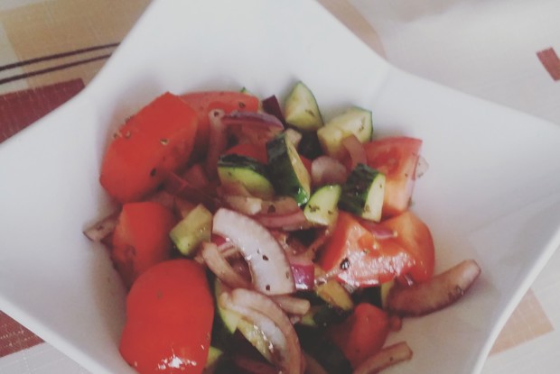 Овощной салат с лимонно-бальзамической заправкой