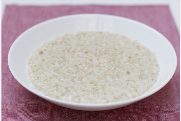 Овсяная каша с яблоками