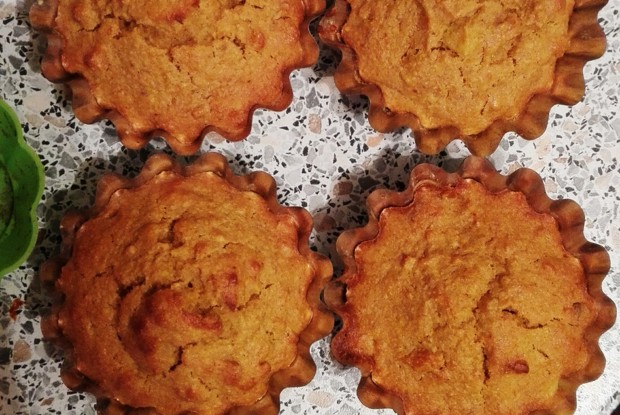 Овсяные маффины с тыквой, орехами и пряностями