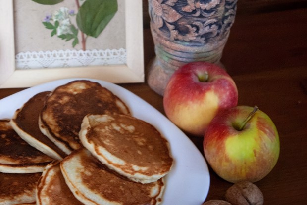 Овсяные оладьи с яблоком