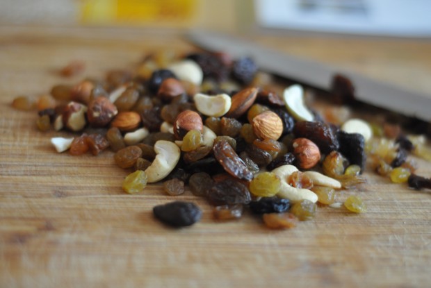 Овсяные плюшки с орехами, изюмом и бананом