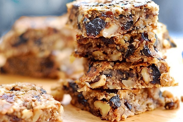 Овсяный десерт с орехами и черносливом