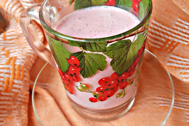 Овсяный смузи со смородиной