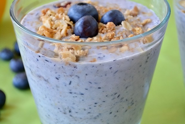 Овсянка с бананом и черникой