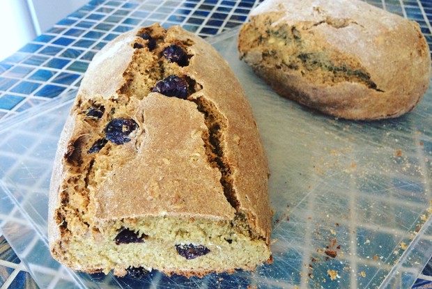 Овсяно-пшеничный бездрожжевой хлеб с орехами