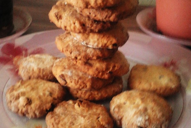 Овсяное печенье с орехами и цукатами