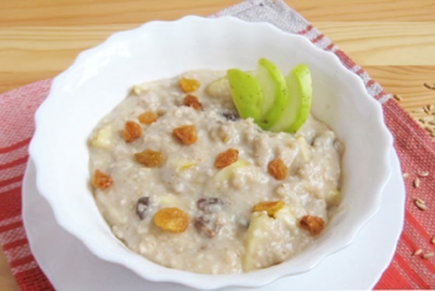 Овсяная каша яблочная с изюмом в мультиварке