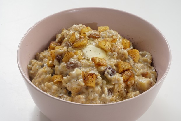 Овсянка с яблоком и изюмом в мультиварке