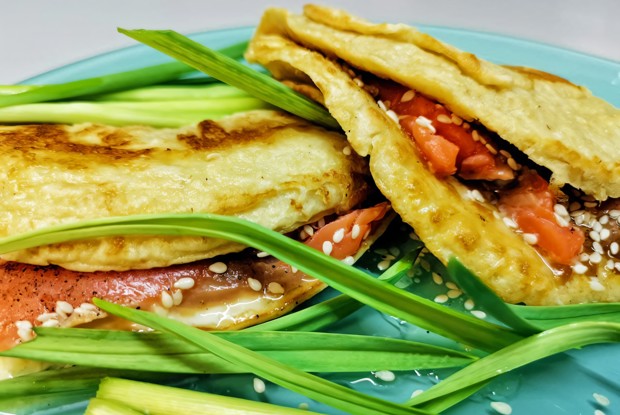 Овсяноблин с перепелиными яйцами