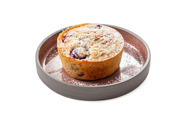 Овсяные маффины из кислого молока с вишней