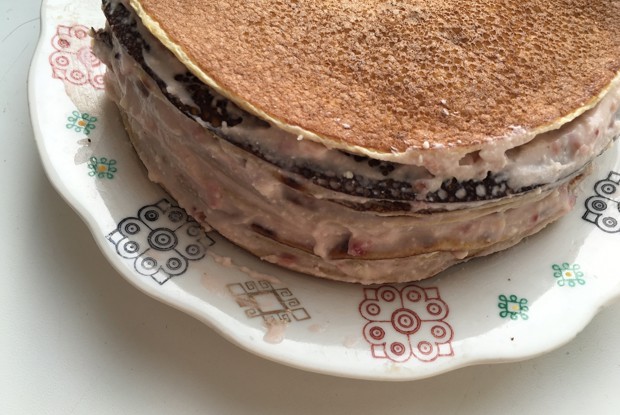 Овсяный блинный торт с творожное-малиновым кремом