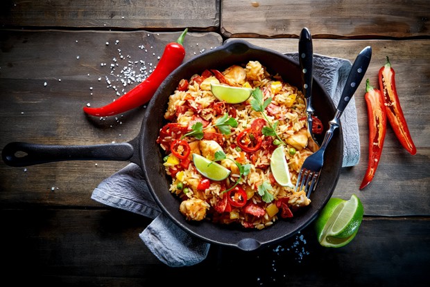 Паэлья с цыпленком и чорризо