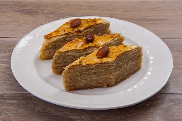 Пахлава из теста фило с миндалем