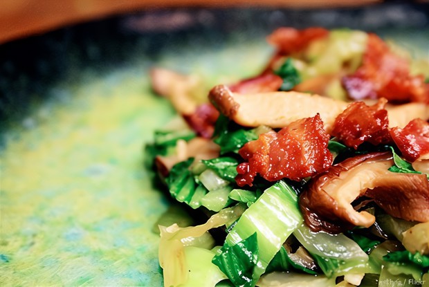 Пак-чой с грибами и кунжутом