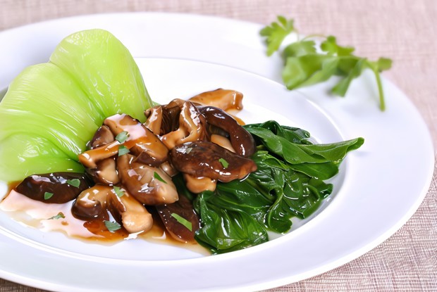 Пак-чой с грибным соусом