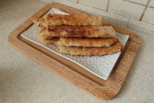 Палочки с ветчиной и сыром на сковороде