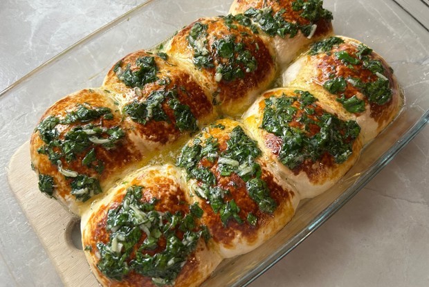 Пампушки с чесноком и зеленью