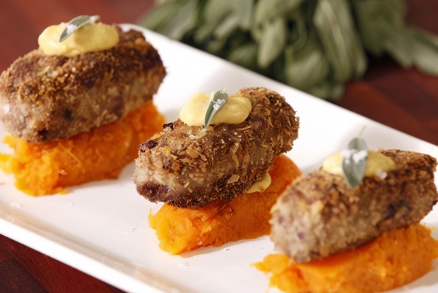 Панированные утиные колбаски