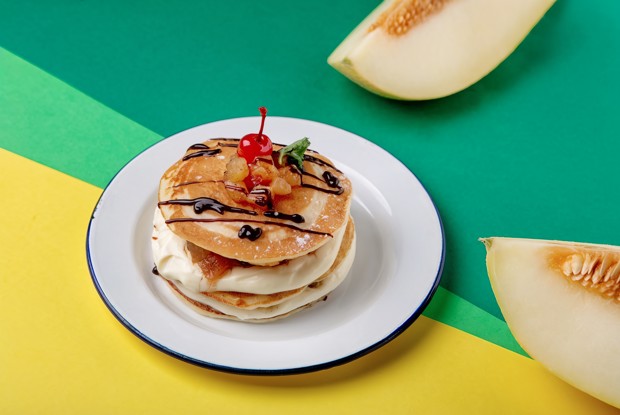 Панкейк с пряной дыней и сливочным кремом