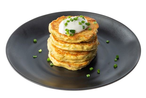 Панкейки из корня сельдерея с творогом и копченым окороком