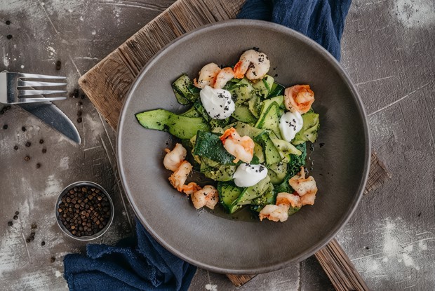 Паппарделле из кабачков с креветками и песто