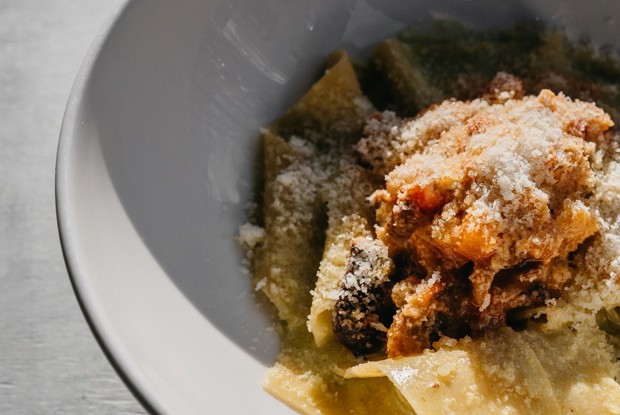 Паппарделле с соусом песто и рагу из ягненка