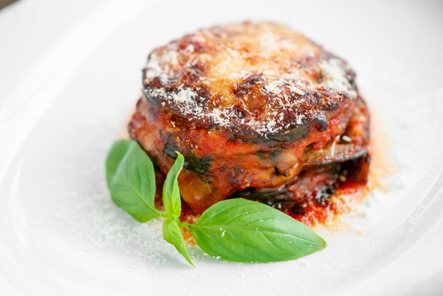 Пармиджана с сыром моцарелла и пармезаном