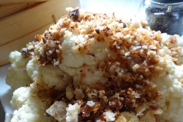 Паровая цветная капуста с сухариками