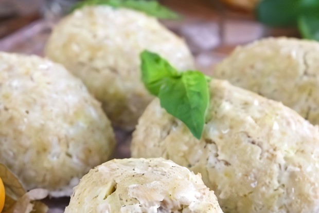 Паровые рыбные котлеты с перловкой