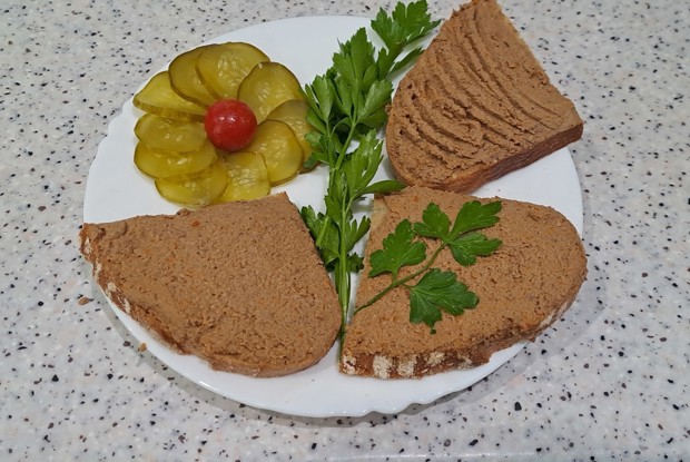 Паштет из говяжьей печени с морковью и луком