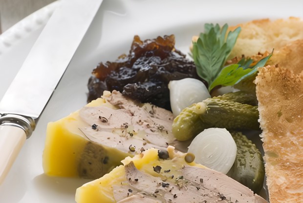 Паштет из индейки с беконом и зеленью