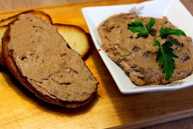 Паштет из куриной печени с вешенками