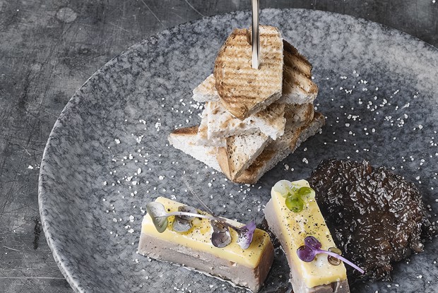 Паштет из куриной печени с луковым мармеладом