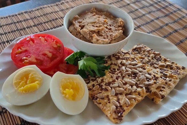 Паштет из куриной печени с овощами и яйцами