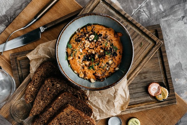 Паштет из запеченного болгарского перца c маслом карри и грецкими орехами