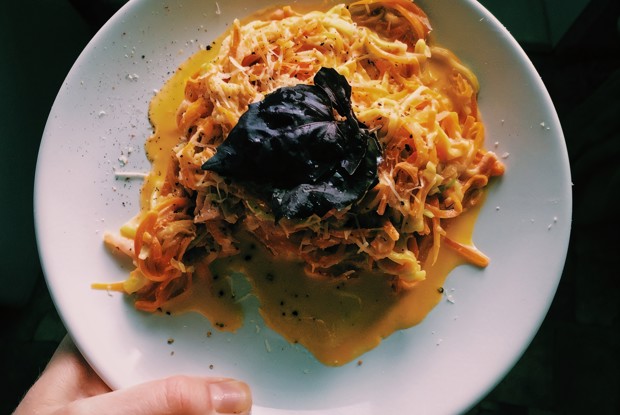 Паста а ля карбонара из цукини и моркови