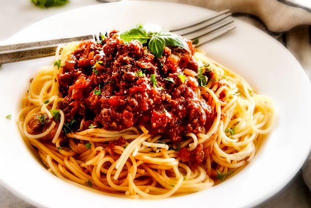Паста болоньезе с тимьяном