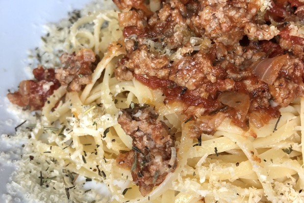 Паста болоньезе с вялеными томатами