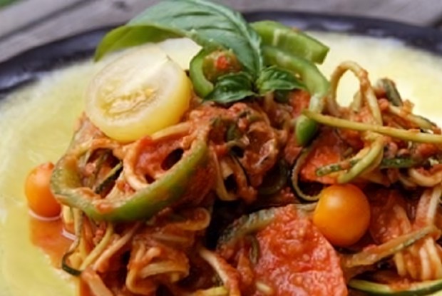 Паста из цукини с индейкой