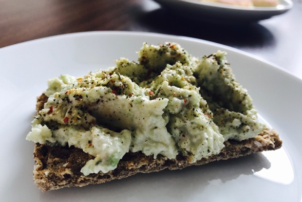 Паста из креветок и авокадо