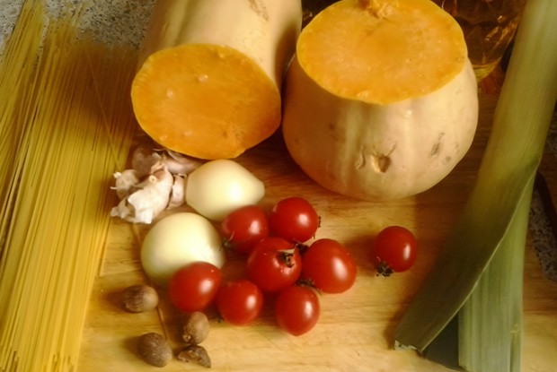 Паста капеллини с тыквой и помидорами черри