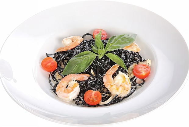 Паста нери с морепродуктами в сливочном соусе