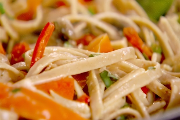 Паста примавера со спаржей и шампиньонами