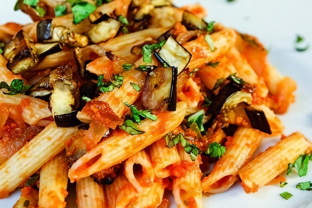 Паста с баклажанами и грибами
