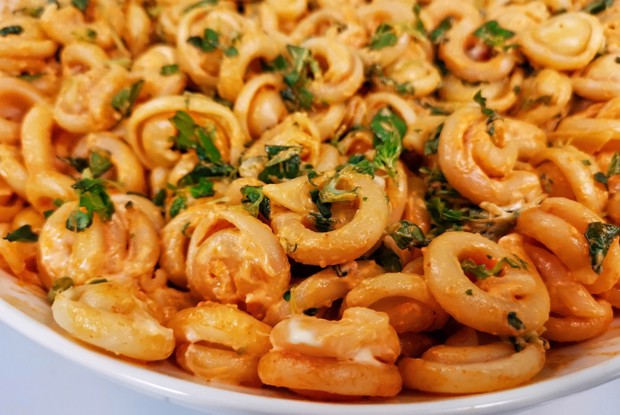 Паста с базиликом и сыром чеддер