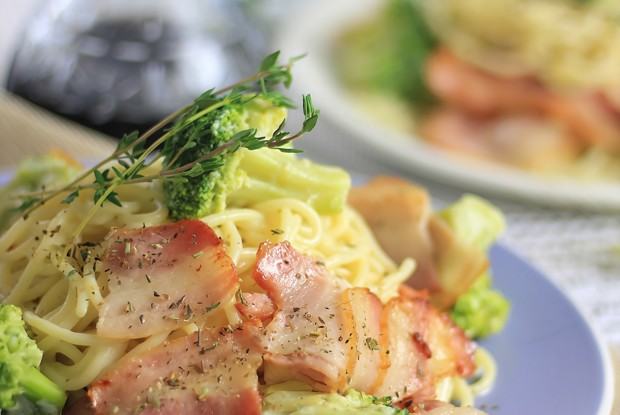 Паста с брокколи и беконом