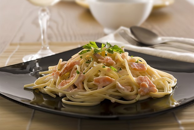 Паста с консервированным лососем в сливках