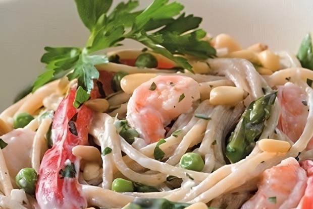 Паста с креветками в сливочном соусе с пармезаном