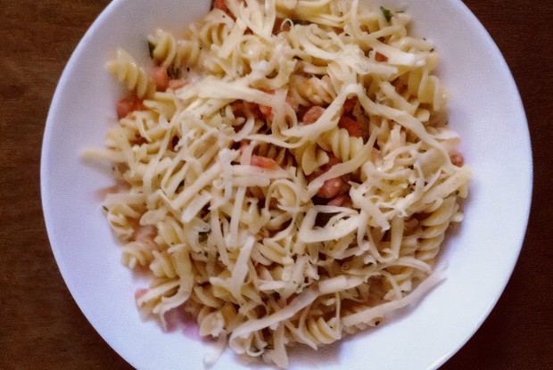 Паста с креветками в сливочном соусе с томатами