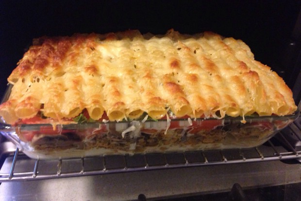 Паста с курицей, грибами, помидорами и сливками